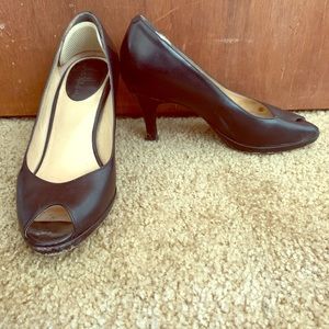 ❤️Cole Haan black peel toe heels❤️